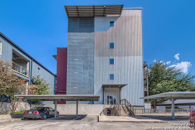 Listing photo id 30 for 831 Flores St S 2101