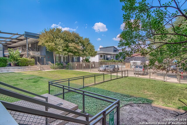 Listing photo id 32 for 831 Flores St S 2101