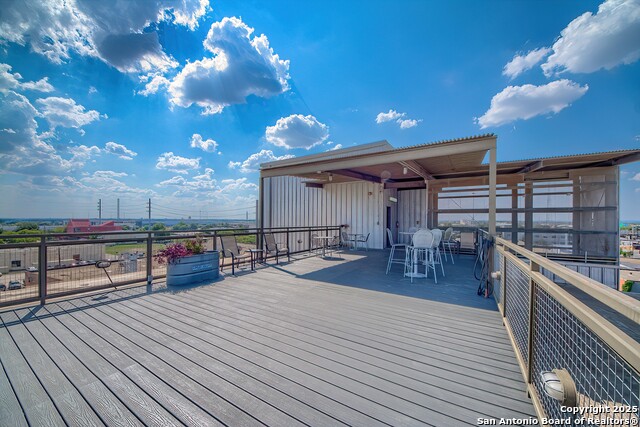 Listing photo id 34 for 831 Flores St S 2101