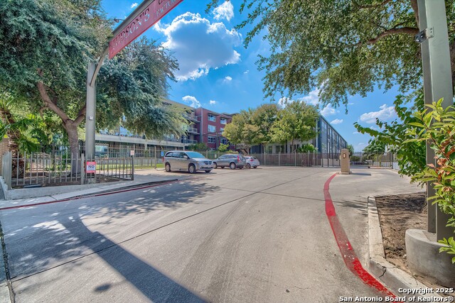 Listing photo id 37 for 831 Flores St S 2101