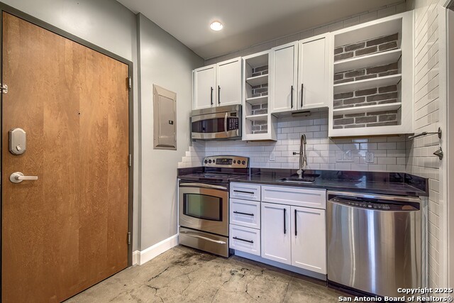 Listing photo id 4 for 831 Flores St S 2101