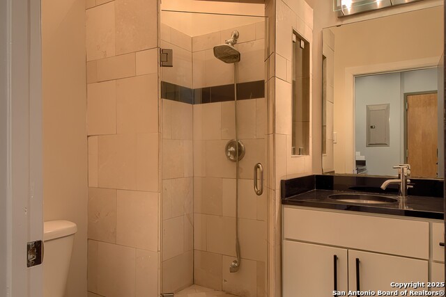 Listing photo id 7 for 831 Flores St S 2101