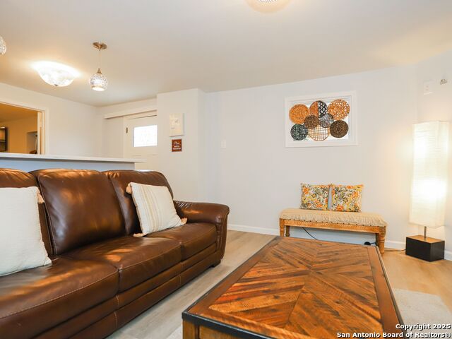 Listing photo id 9 for 425 Parland Place  423