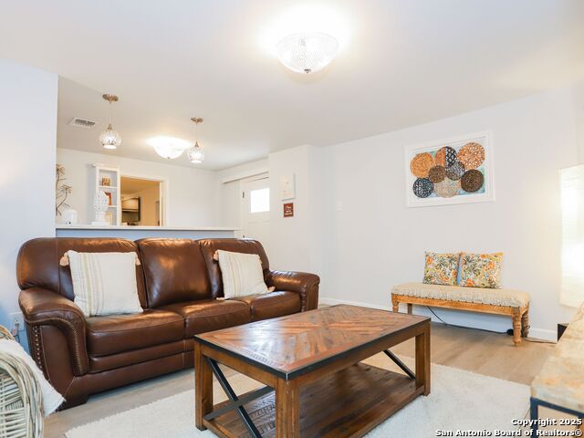 Listing photo id 10 for 425 Parland Place  423