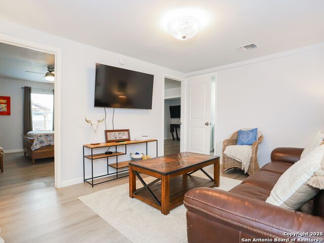 Listing photo id 11 for 425 Parland Place  423