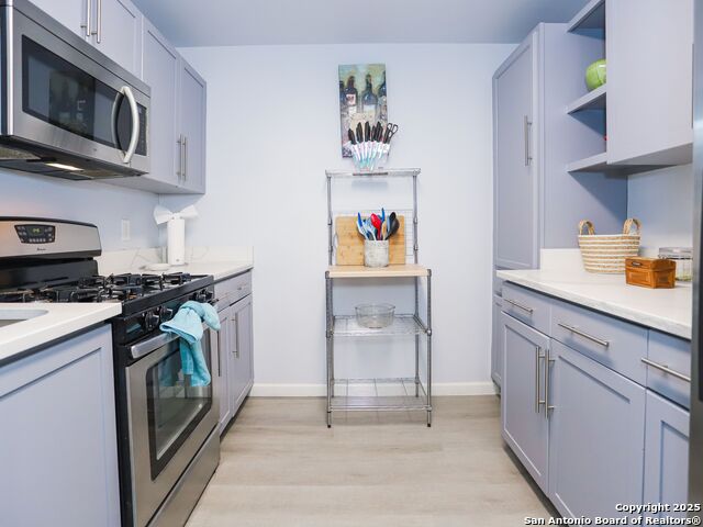 Listing photo id 16 for 425 Parland Place  423