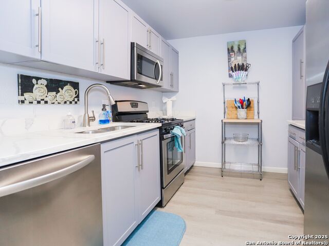 Listing photo id 17 for 425 Parland Place  423