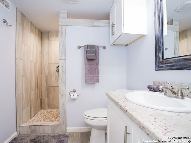 Listing photo id 23 for 425 Parland Place  423