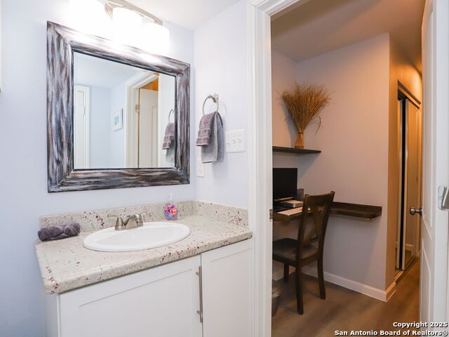 Listing photo id 25 for 425 Parland Place  423