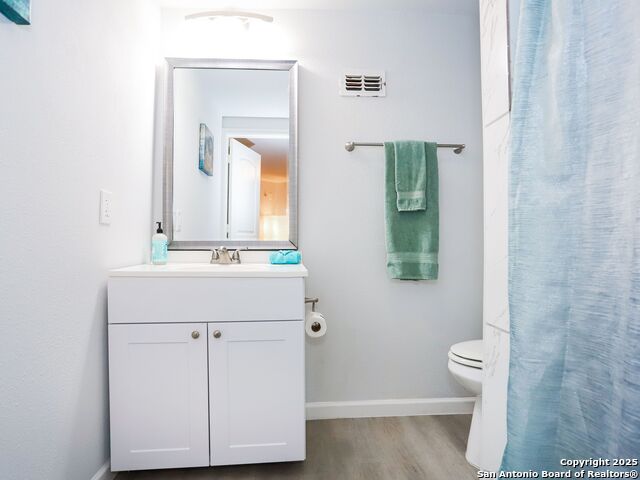 Listing photo id 27 for 425 Parland Place  423