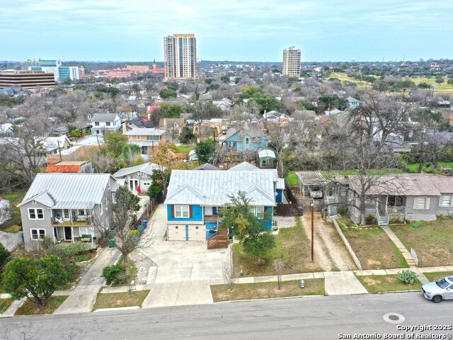 Listing photo id 31 for 425 Parland Place  423