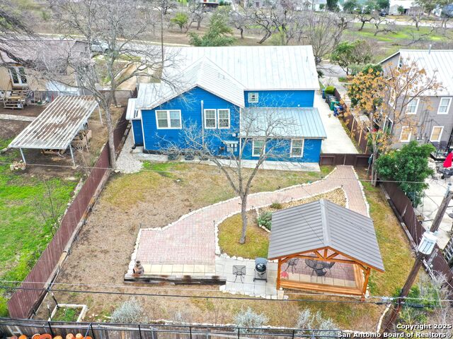 Listing photo id 32 for 425 Parland Place  423