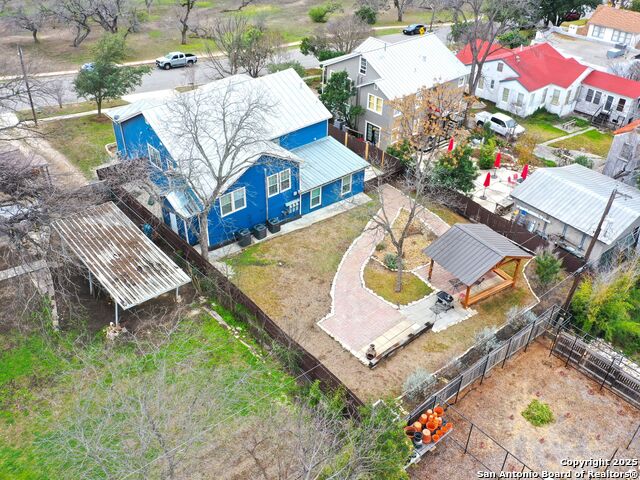 Listing photo id 35 for 425 Parland Place  423