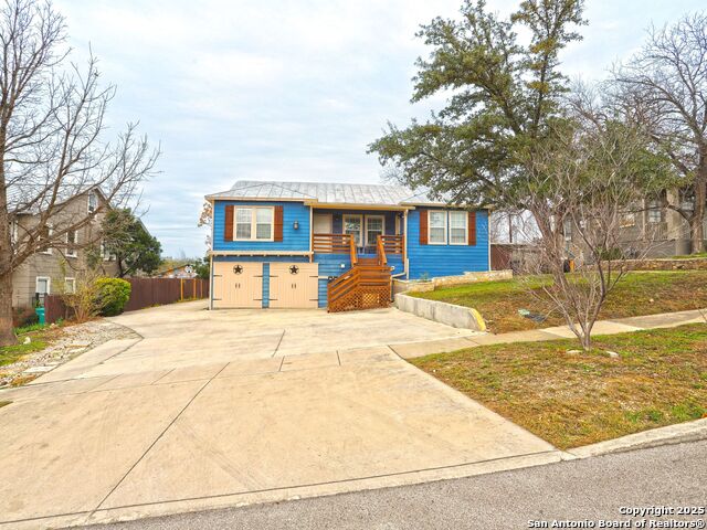 Listing photo id 38 for 425 Parland Place  423