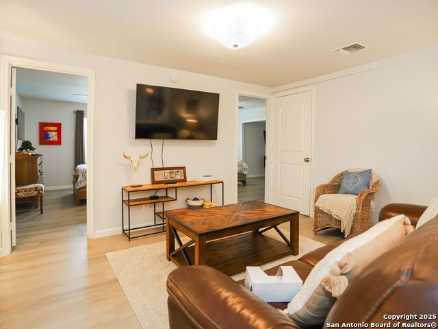 Listing photo id 6 for 425 Parland Place  423