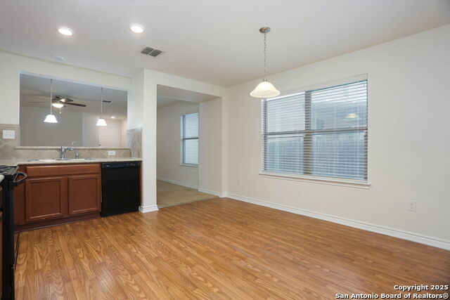 Image 10 of 25 For 1126 Galapagos