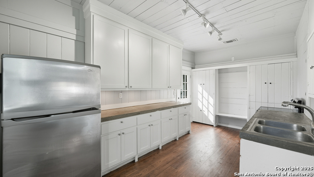 Image 17 of 38 For 486 South E