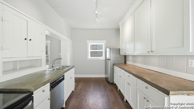 Image 20 of 38 For 486 South E