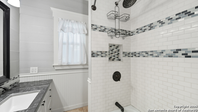 Image 23 of 38 For 486 South E