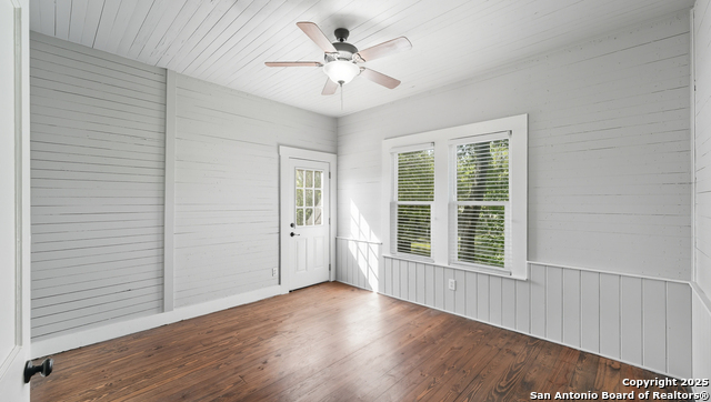 Image 33 of 38 For 486 South E