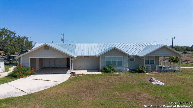 Listing photo id 16 for 3752 Fm 77  