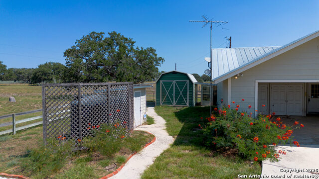 Listing photo id 17 for 3752 Fm 77  