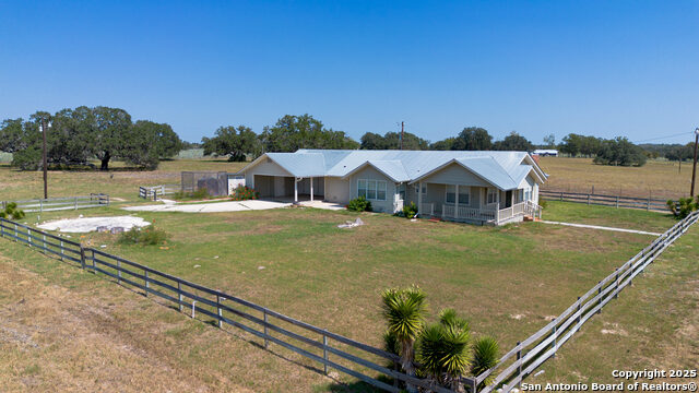 Listing photo id 5 for 3752 Fm 77  