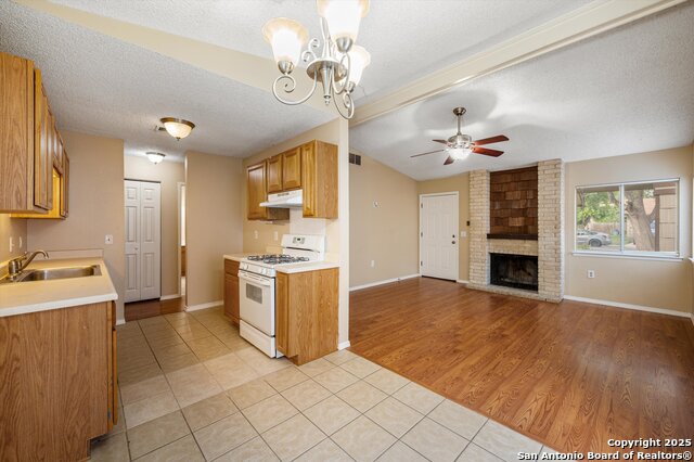 Listing photo id 11 for 16355 Bitter Creek