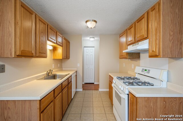 Listing photo id 12 for 16355 Bitter Creek