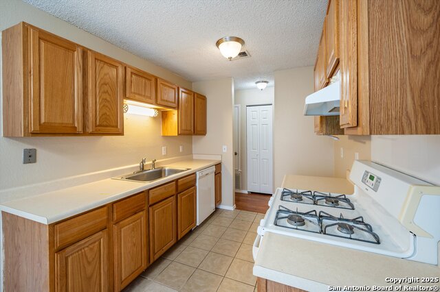 Listing photo id 13 for 16355 Bitter Creek