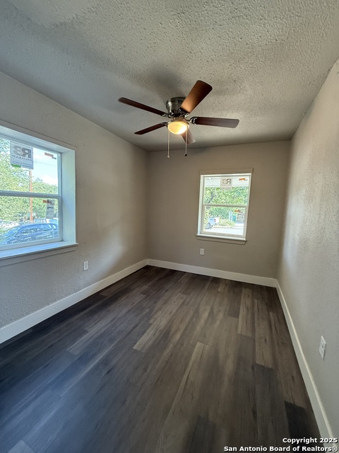 Listing photo id 8 for 1009 Canton  