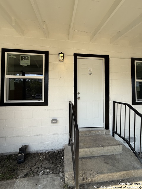 Listing photo id 1 for 1009 Canton  