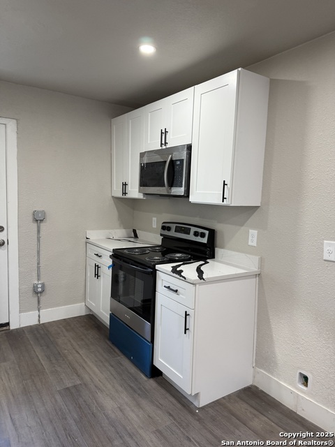 Listing photo id 5 for 1009 Canton  