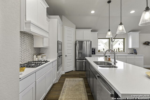 Listing photo id 10 for 1901 Creekview