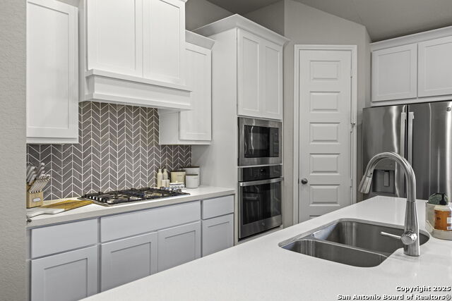 Listing photo id 11 for 1901 Creekview