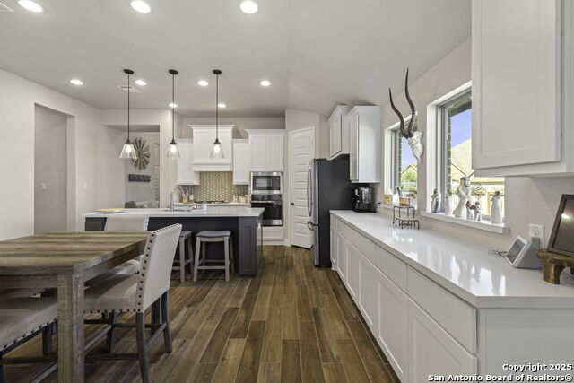 Listing photo id 12 for 1901 Creekview