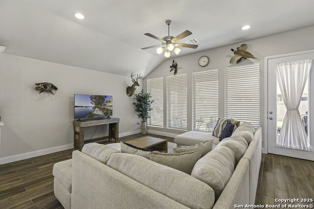 Listing photo id 16 for 1901 Creekview