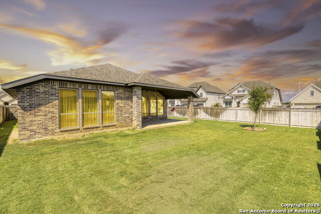 Listing photo id 0 for 1901 Creekview