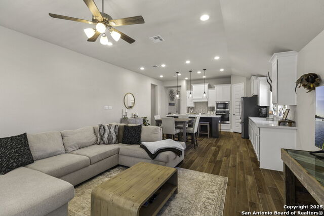 Listing photo id 18 for 1901 Creekview