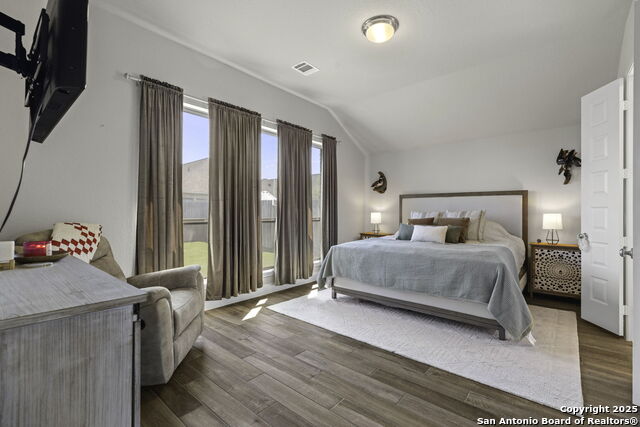 Listing photo id 19 for 1901 Creekview