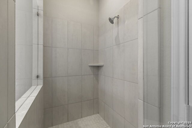 Listing photo id 23 for 1901 Creekview