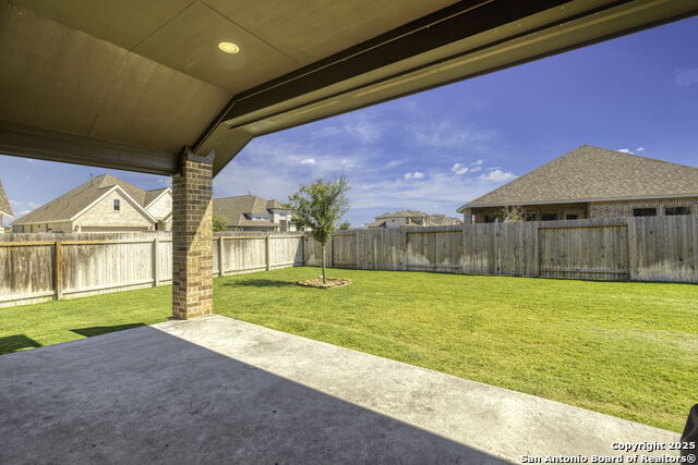 Listing photo id 26 for 1901 Creekview