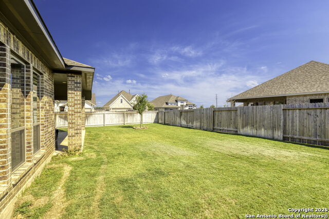 Listing photo id 27 for 1901 Creekview