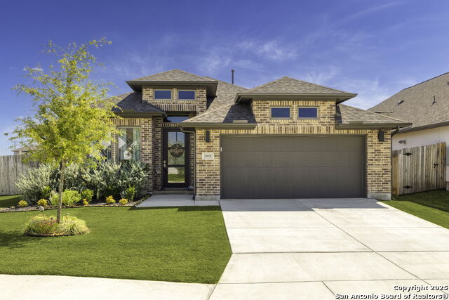 Listing photo id 1 for 1901 Creekview