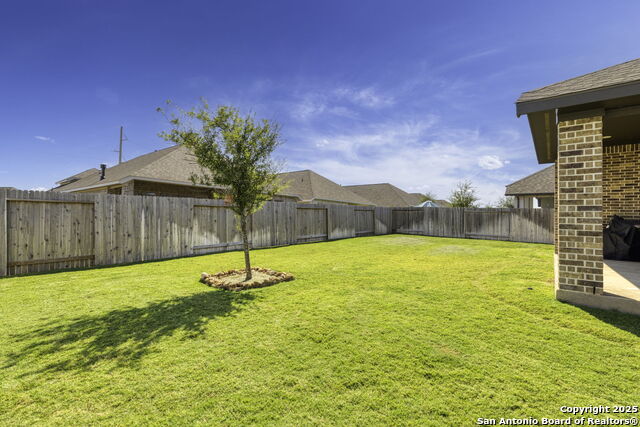 Listing photo id 28 for 1901 Creekview