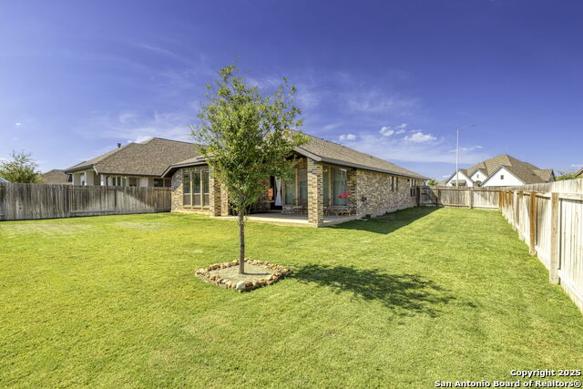 Listing photo id 29 for 1901 Creekview