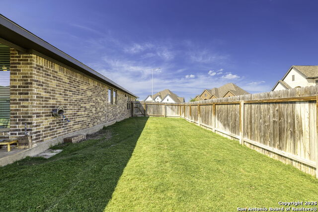 Listing photo id 31 for 1901 Creekview