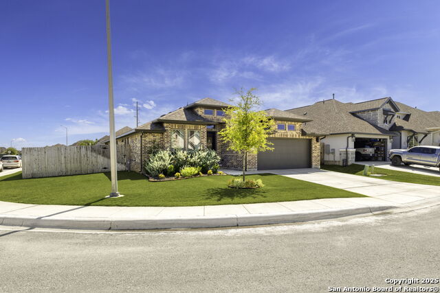 Listing photo id 2 for 1901 Creekview
