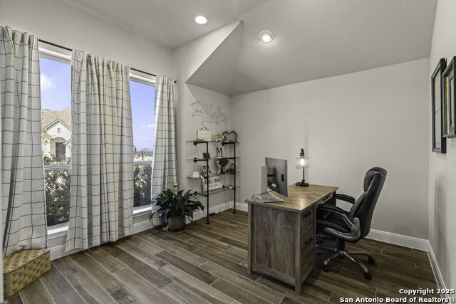 Listing photo id 7 for 1901 Creekview