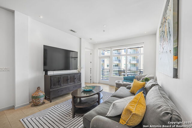 Image 3 of 30 For 17902 La Cantera Unit 216